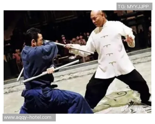 争议！9岁男孩搏斗竞赛被揍，母亲冲上擂台掀飞对手，对方父亲报警